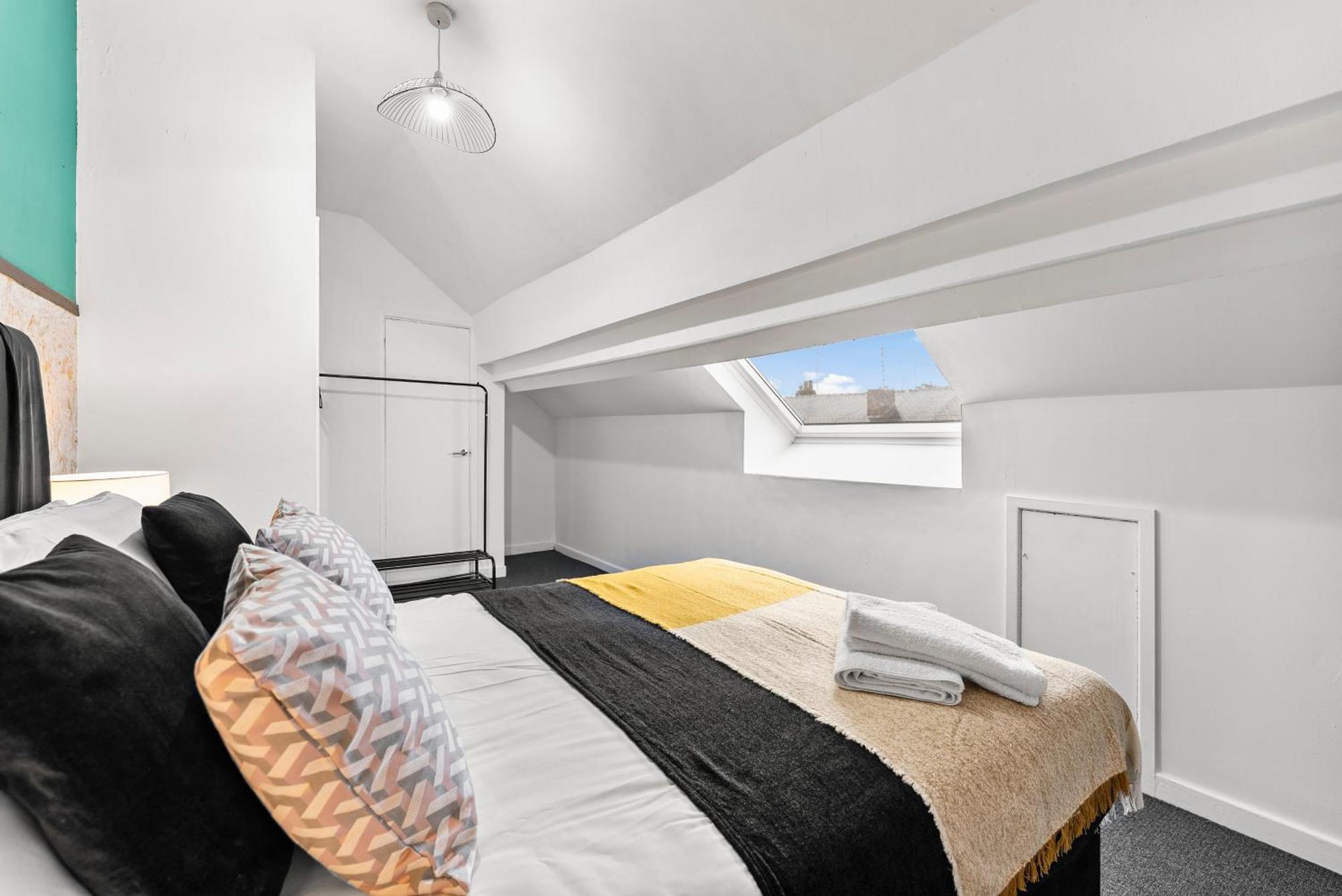Apartment 20 Percent Off! Stylish Abode Sleeps 12 Sheffield